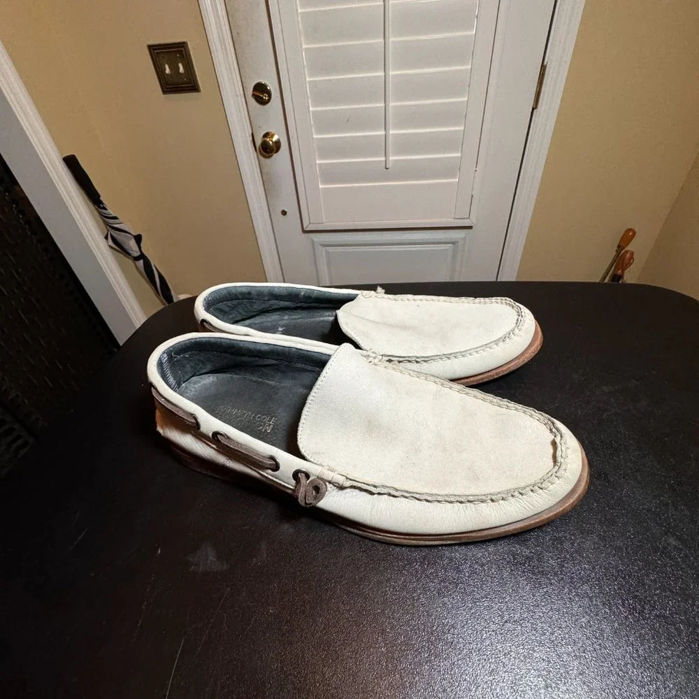 Kenneth Cole Reaction size 8.5 white leather loafers